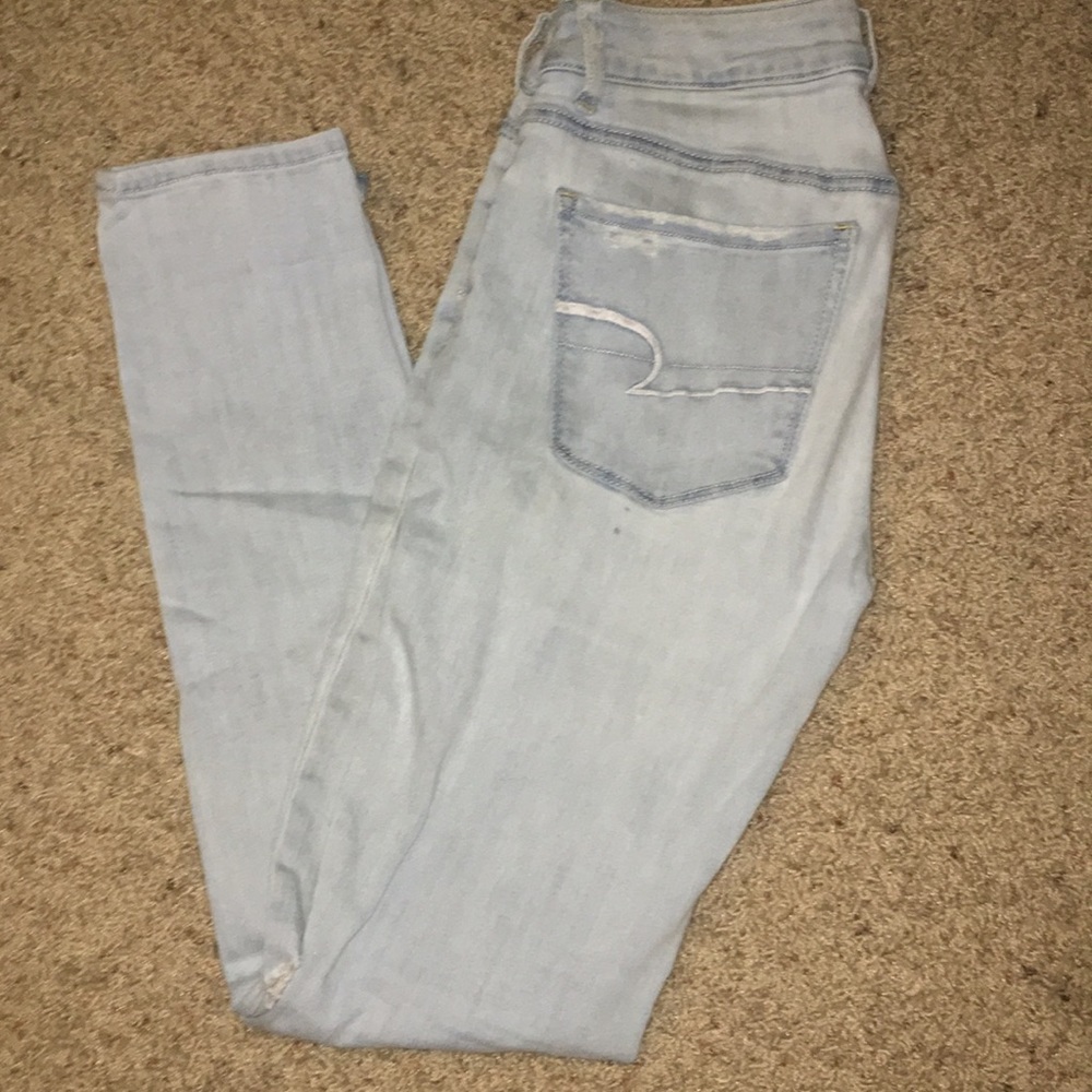 Light wash ripped American Eagle skinny jeans